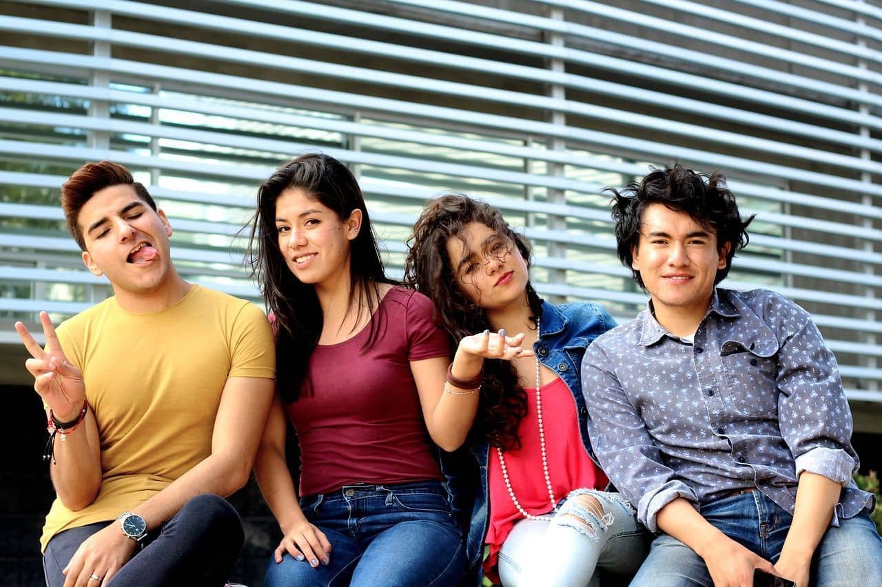 adolescentes se rien
